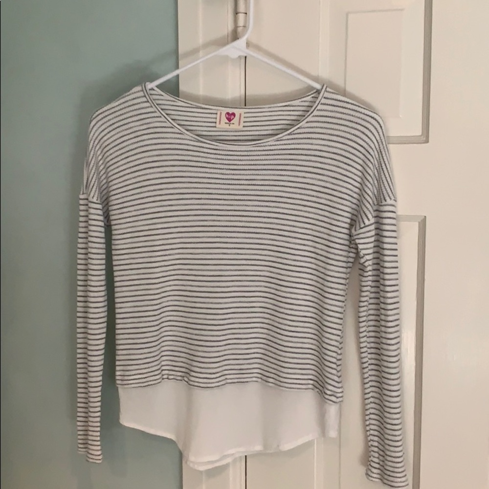 light knit top with ‘faux’ white top underneath